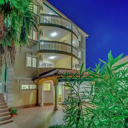 Luxurious In Kvarner By Sea Apartment *